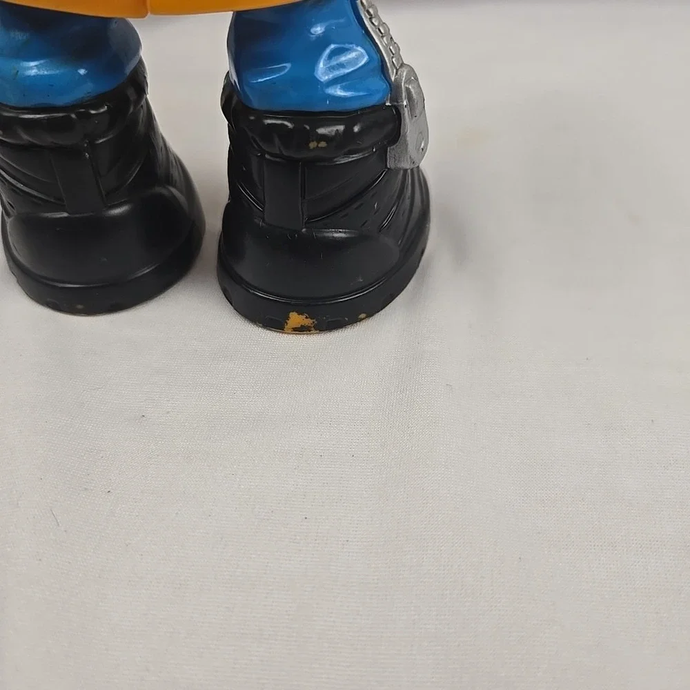 Vintage 1999 Fisher-Price Mattel Rescue Heroes Fireman Yellow Action‎ Figure